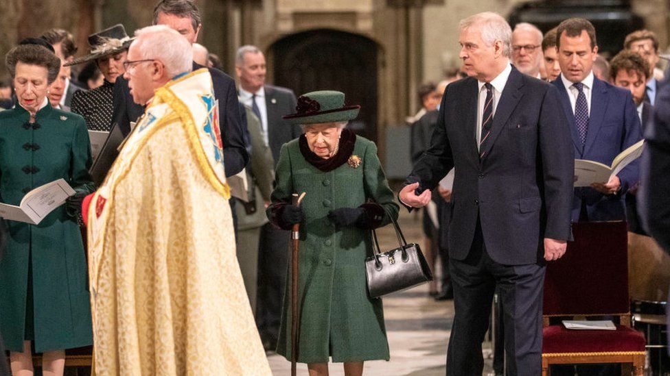 La familia real asiste a conmemoración del príncipe Felipe sin Meghan y Harry