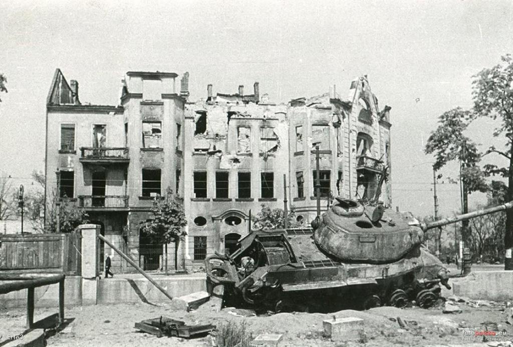 1945. Польша. ИС-2 в Познани. 2