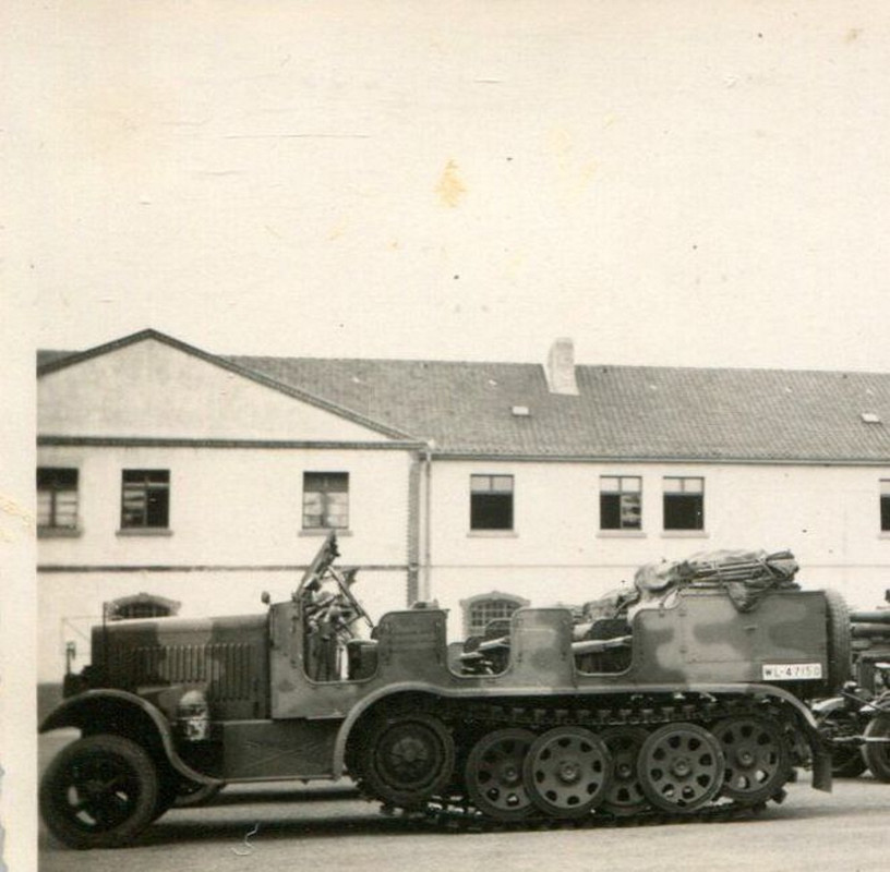 Orig.Foto Halbkette SdKfz mit 8,8 cm Flak WW2 (2