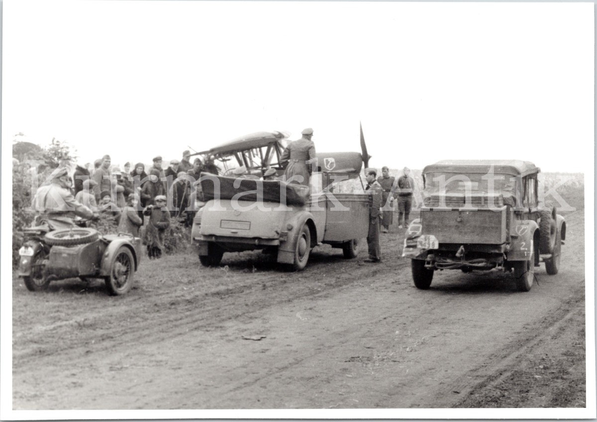 Foto Wehrmacht Archiv Repro WL Flugzeug Fi156 1 Panzer Div TK Emblem PKW