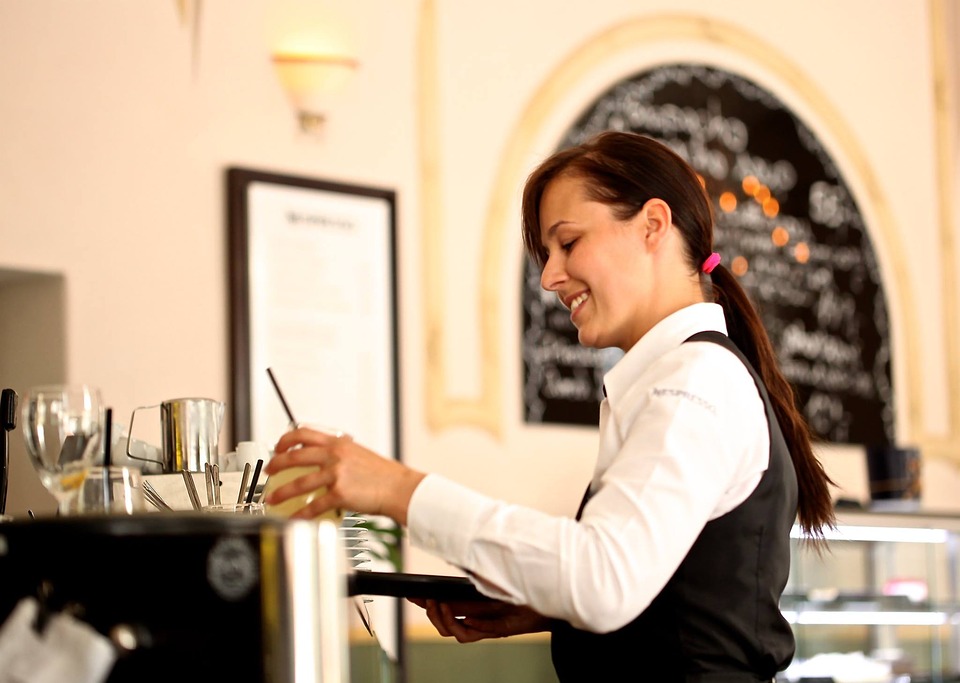 ¿Cuál es la diferencia entre la licencia de actividad para un restaurante y un bar?