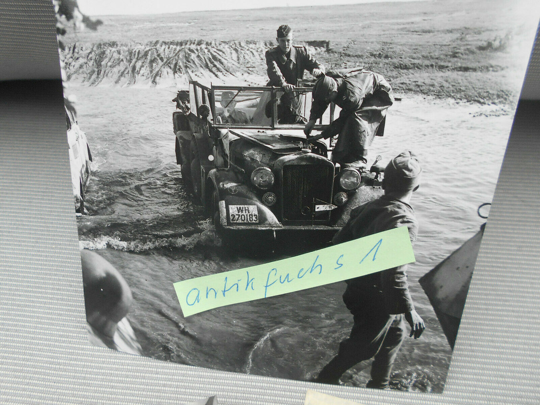 WH-Kübelwagen mit General v.Saucken im Fluß im Kurland-Kessel 1945