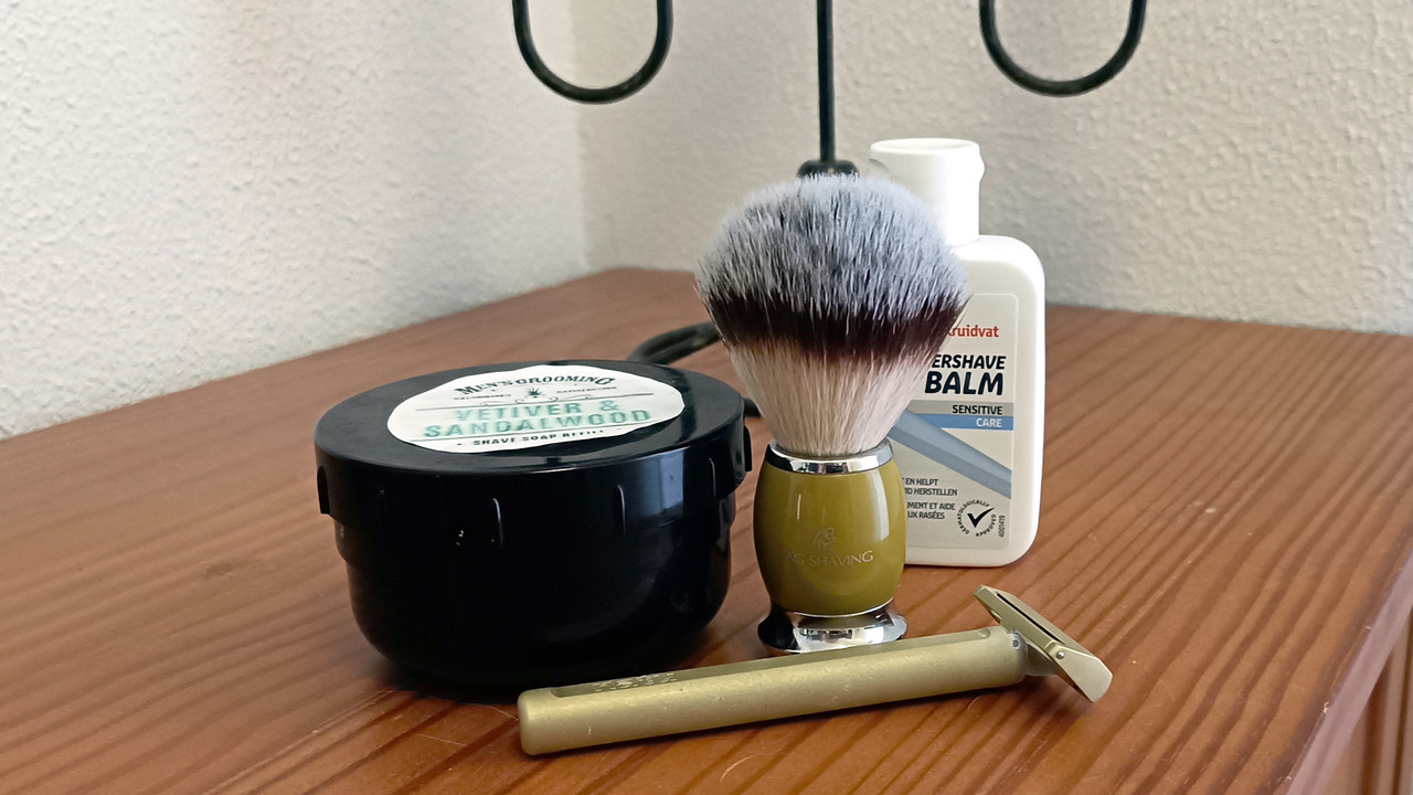 sotd-V-S-Jag-Natu-Feather-Kruidvat.jpg