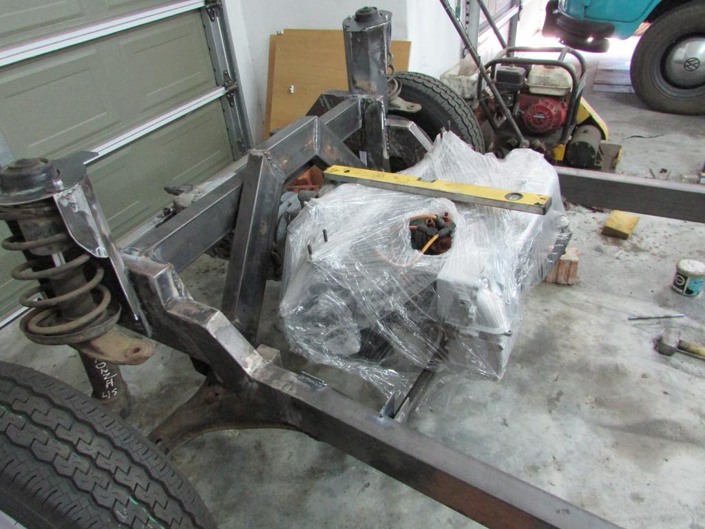 VW Truck Engine & Gearbox mounted (2)