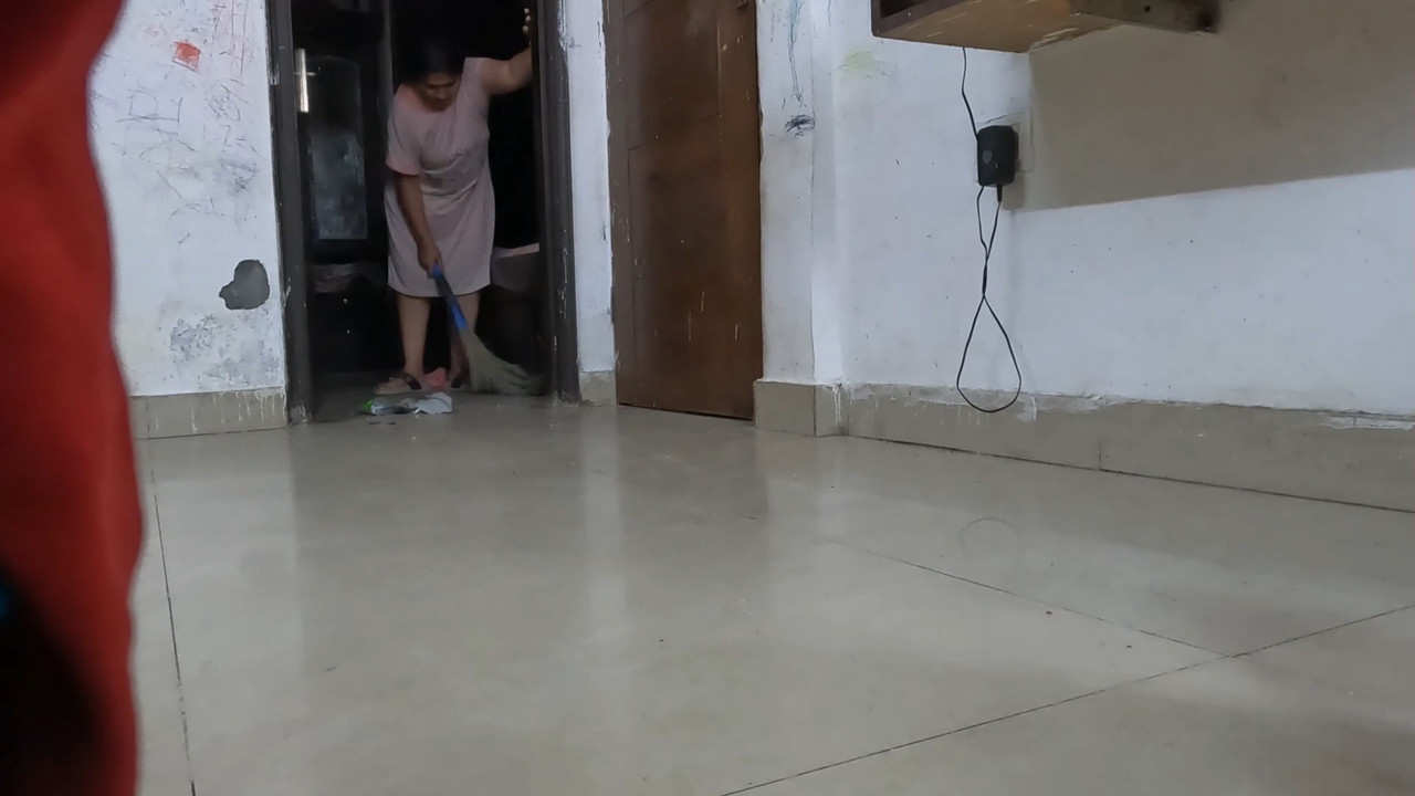 Fleshy Punjabi lady sexy thighs and panty show in dailywear.mp4_snapshot_00.00.415