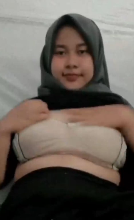 Ukhty Cantik Nunjukin Kelebihan