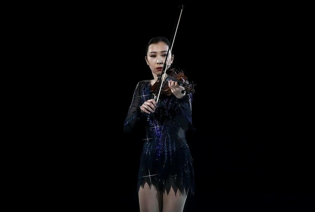 Lilbet-show-02-violin.jpg