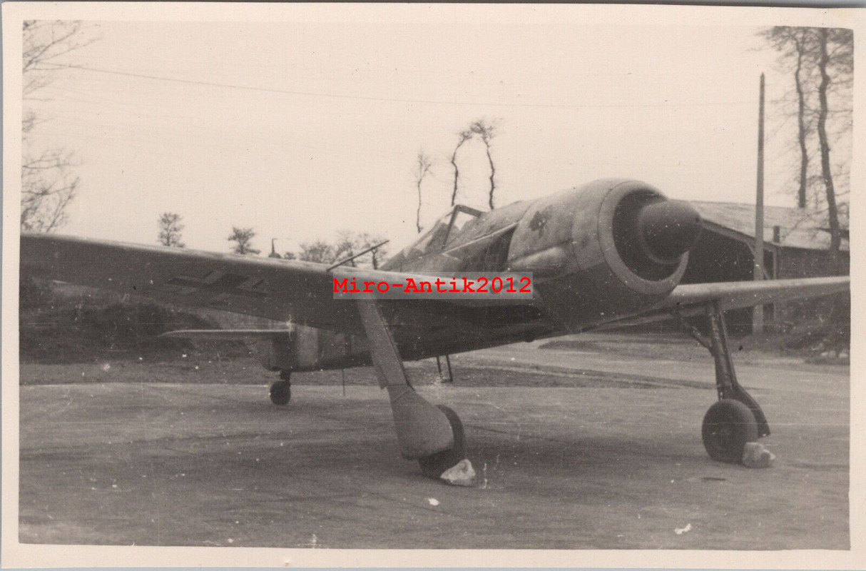 Foto, Land Fliegerhorst Théville, Focke-Wulf Fw 190, Frankreich 1943 (G)50807