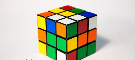 Rubiks Cube hypnotized