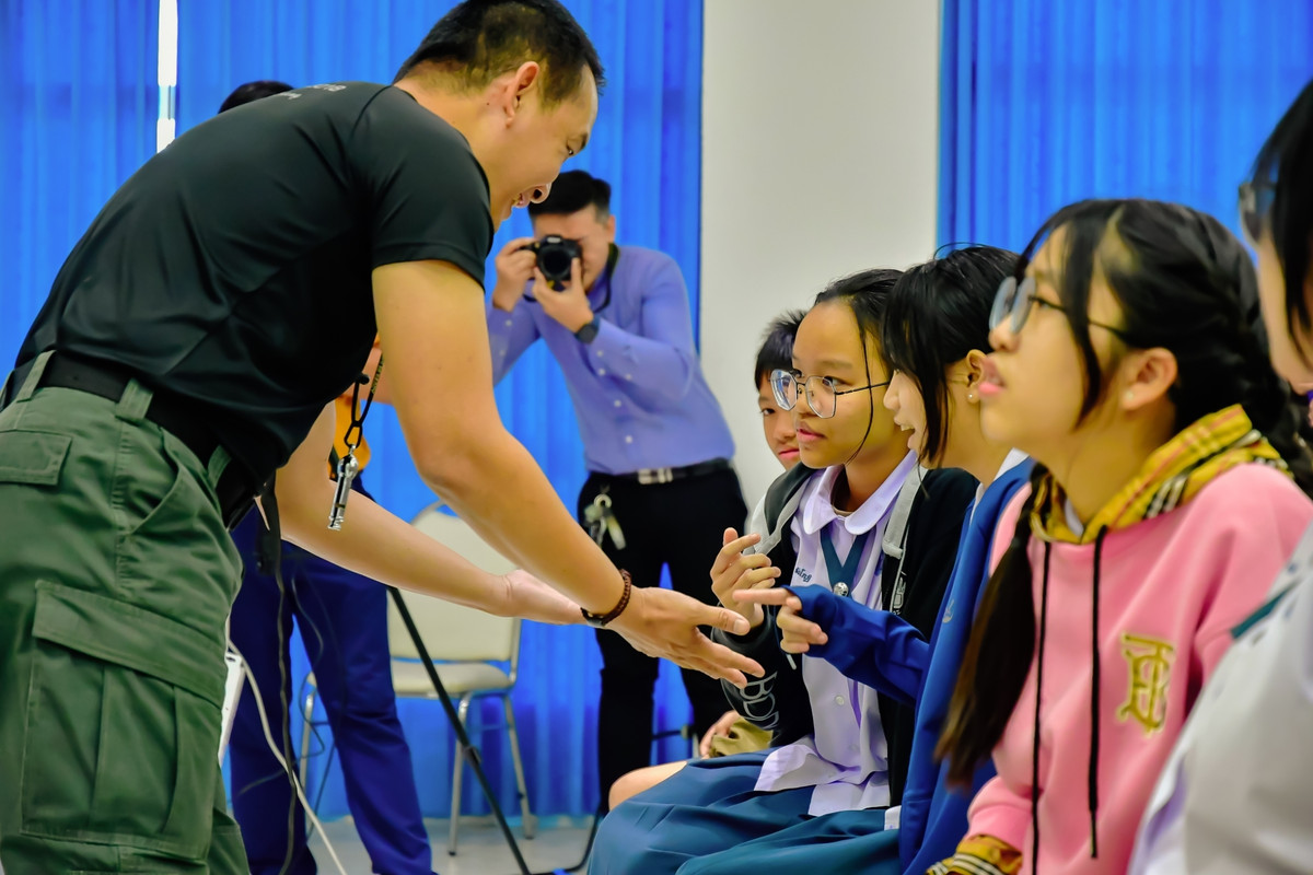 LINE_ALBUM_หนีซ่อนสู้มอดินแดง_250109_12_0