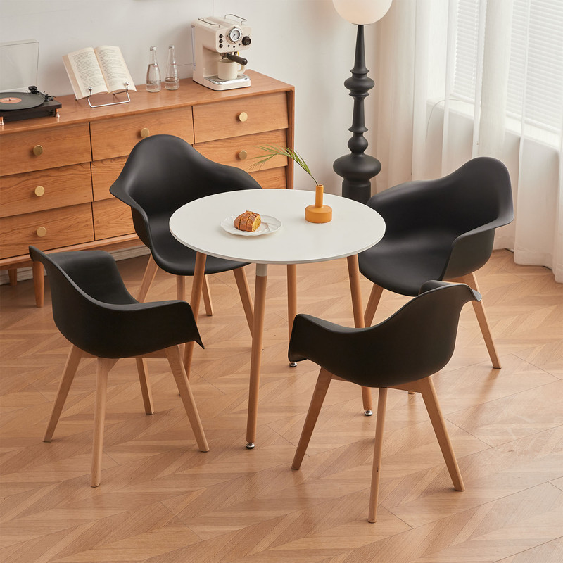 Ensemble de quatre chaises Wokaka