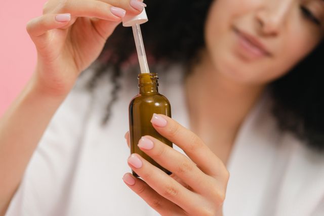 a woman Understanding skincare ingredients to have maximum benefits from the skincare products. 