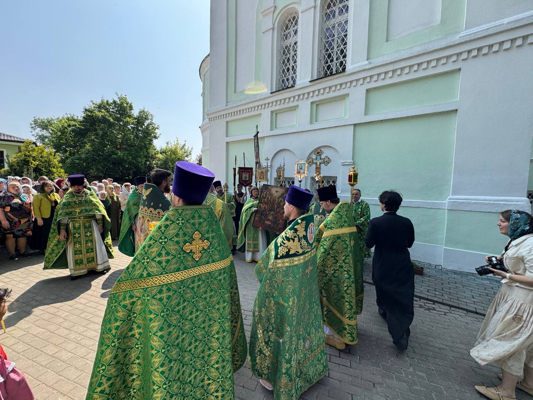 photo-5348180323537646341-y