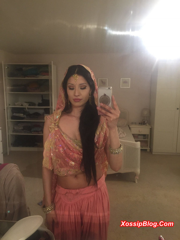 [Image: Hot-Desi-Content-IMG-85.jpg]