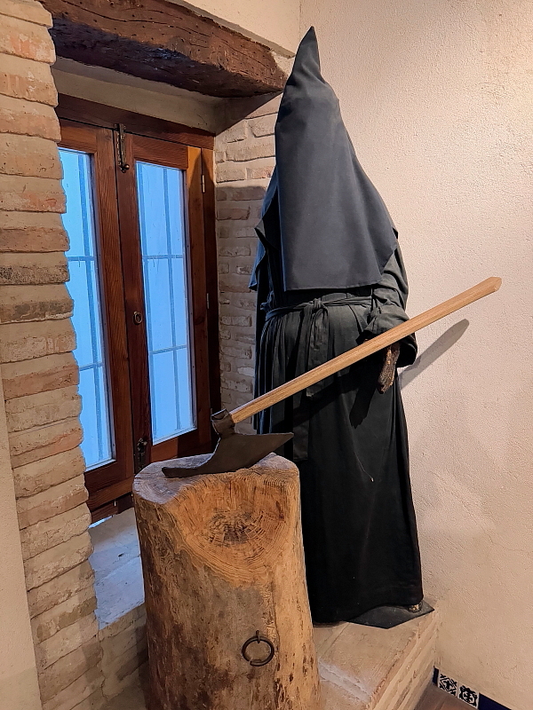 https://i.postimg.cc/VvXDyf3X/IMG_4593.jpg