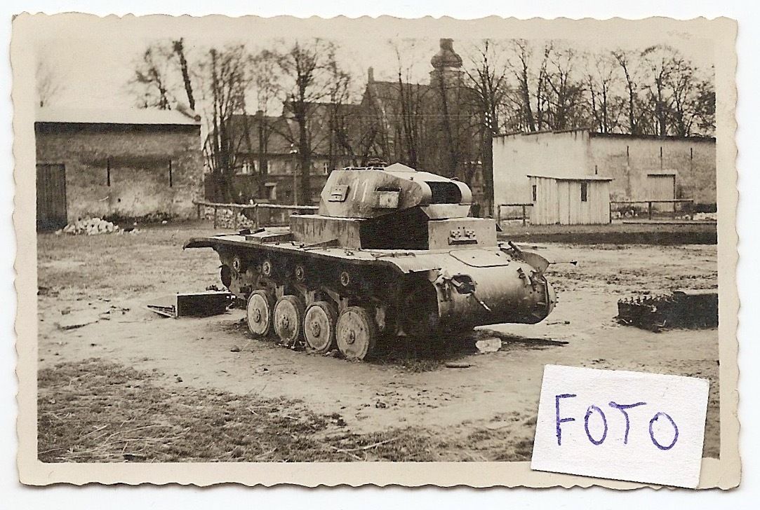 FOTO 2WK WW2 MILITÄR ZERSTÖRTER PANZER TANK UM 1