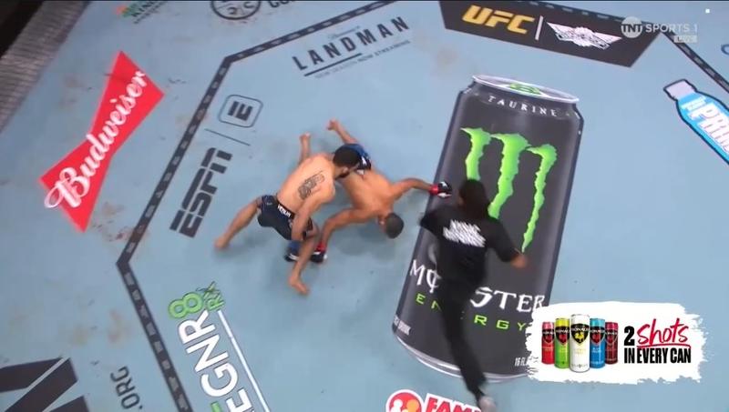 Беноа Сен Дени нокаутира Бенеил Дариуш за 16 секунди