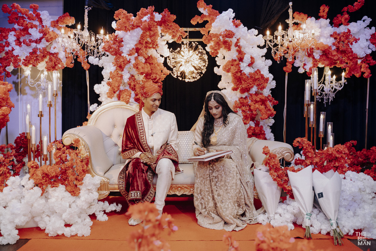 A picture of the couple.