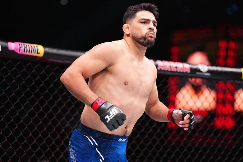 Келвин Гастелум срещу Дъстин Столцфус на Noche UFC 3