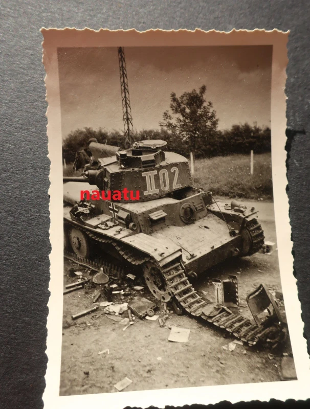 1797 Original Foto Wehrmacht abgeschossener deutscher Panzer 38 (t) 1940