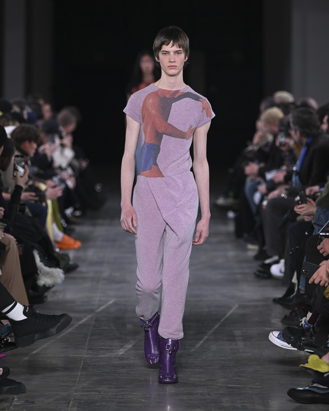 JW Anderson, la capsule Studs per il Pride Month 2023 JW Anderson, la capsule Studs per il Pride Month 2023