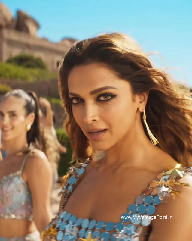 hot-dance-of-deepika-padukone-in-fighter-2024-movie
