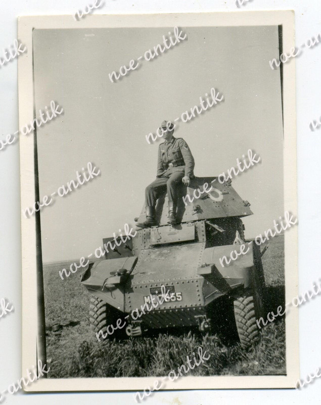 Foto Französischer Panzerspähwagen PANHARD 178, 