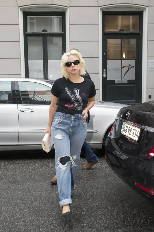 7-9-15-Leaving-a-Pilates-Studio-in-Copen