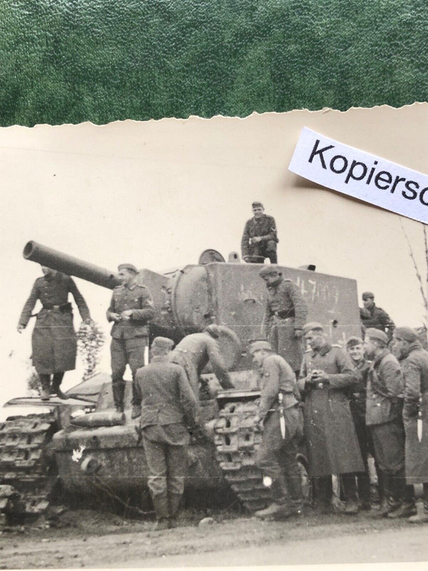 Altes Foto-Panzer-Tank-Beute-Soldaten-Bevölkerung-Russland3