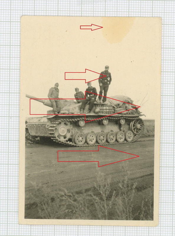 Foto Wehrmacht Sturmgeschütz mit Besatzung Tarnung
