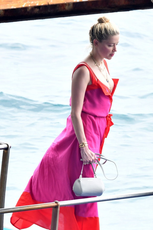 amber-heard-in-bikini-at-a-yacht-on-amalfi-coast-07-27-2019-6