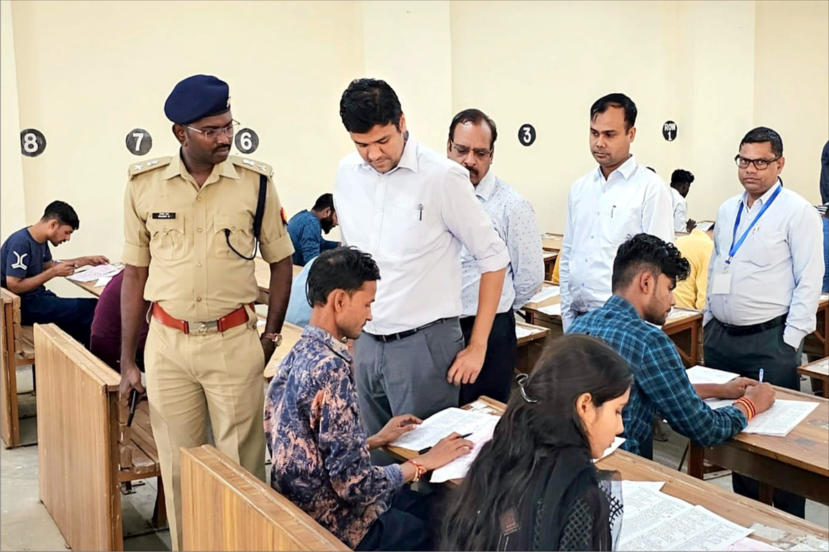 प्रारम्भिक अर्हता परीक्षा-2023 के दृष्टिगत जिलाधिकारी एवं वरिष्ठ पुलिस अधीक्षक ने परीक्षा केंद्रों का किया निरीक्षण दिये आवश्यक दिशा निर्देश
