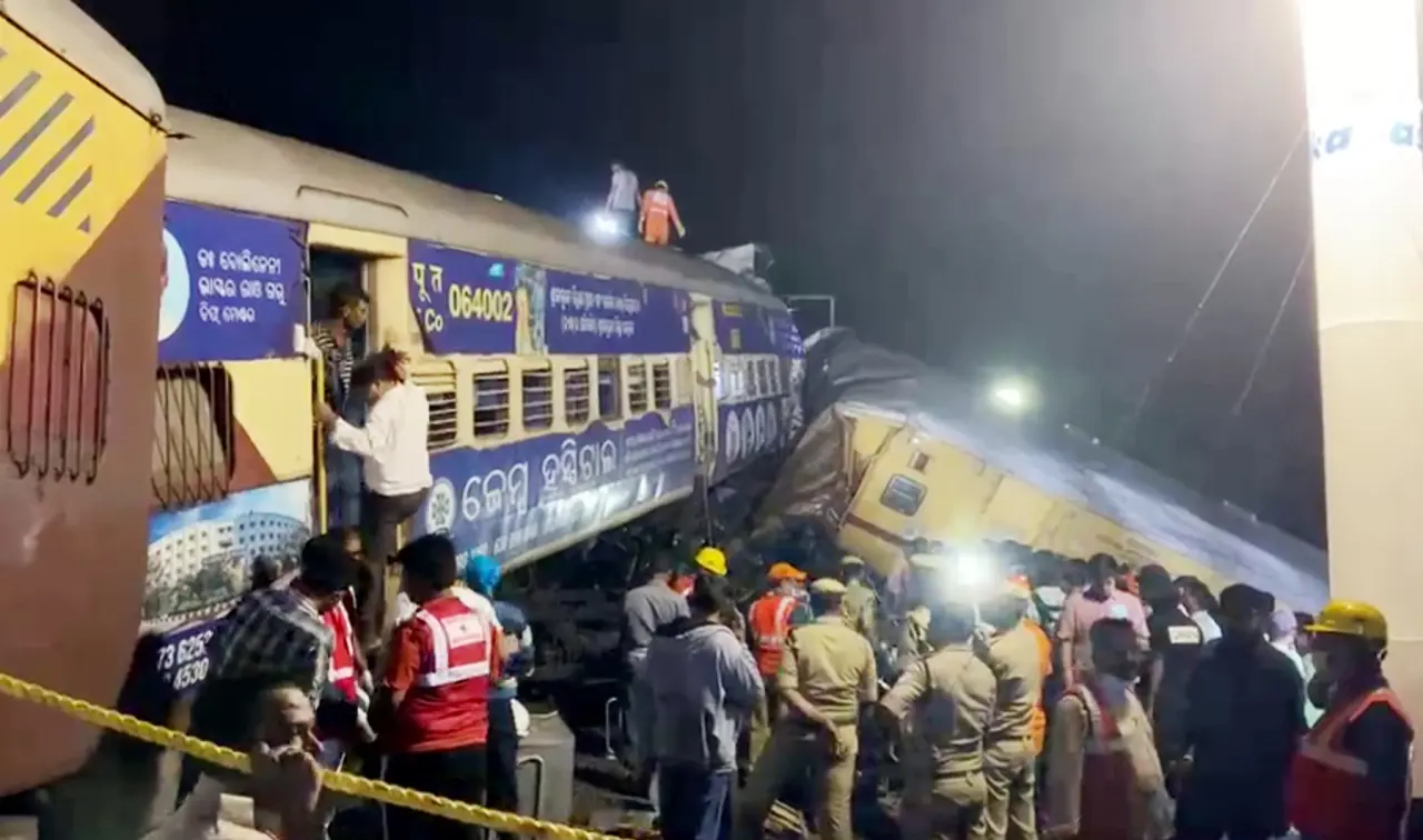 Image for Andhra Train Accident: 9 Dead, 29 Injured