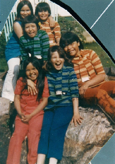 Innushkueu (en orange uni)