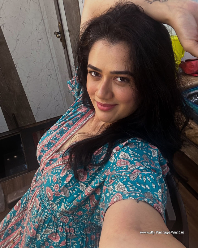 9-Girija-Oak-Hot-Selfies-HD-Mobile-Wallpapers-Pics-My-Vantage-Point