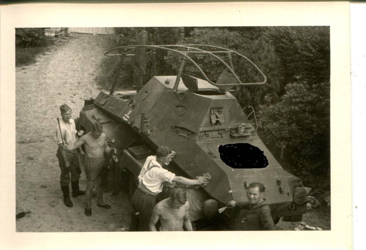 Späh - Panzer Tank SdKfz Wehrmacht wird geputzt