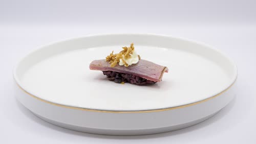 233. Nigiri maguro nero flame cipolla fritti - 2 pezzi