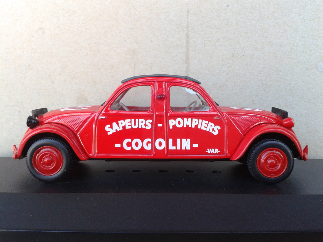 1952 Citroën 2cv bicéfalo “Bomberos de Cogolin” (Norev – nº8 Colección Citroën 2Cv. SALVAT) (6)