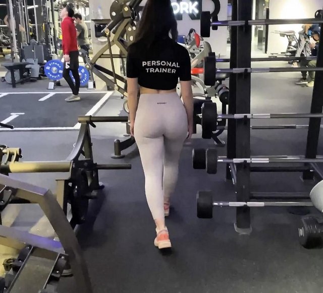 Pickup Bubble Butt Fitness Babe In Gym 1