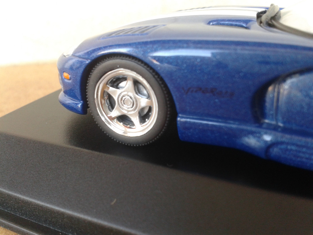 1996 Dodge Viper [Mk I Phase II SR] GTS (Minichamps) (13)