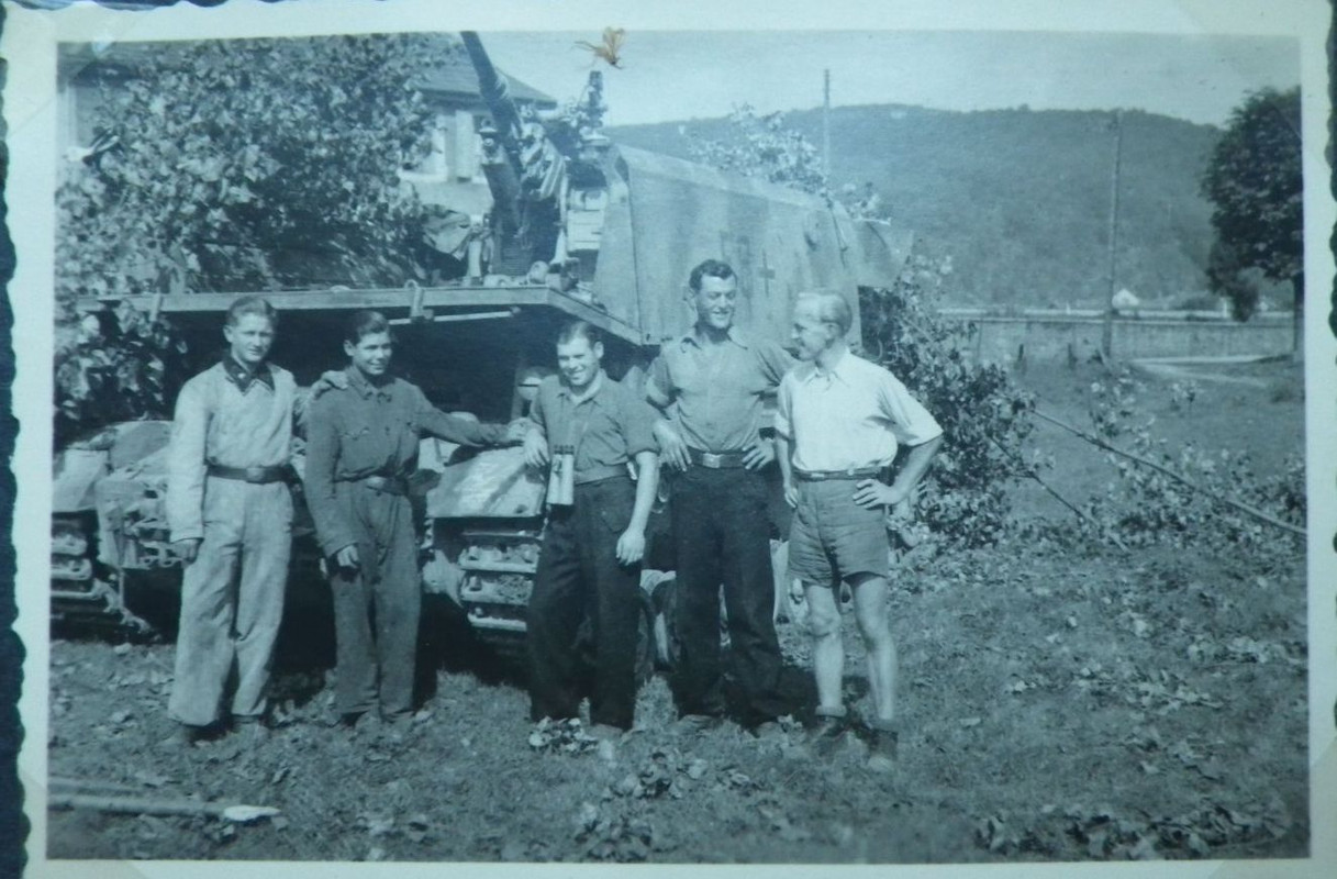 -Fotoalbum 3,7cm Flakpanzer Möbelwagen 8.Pz.R.15