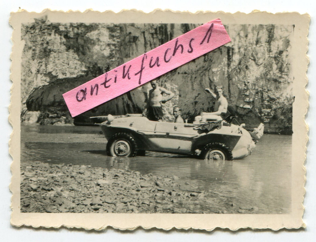 Schwimm-Kübelwagen bei Wasserfahrt im 2.WK