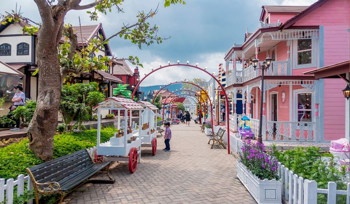 Pesona Floating Market Lembang, Wisata Seru untuk Keluarga di Bandung