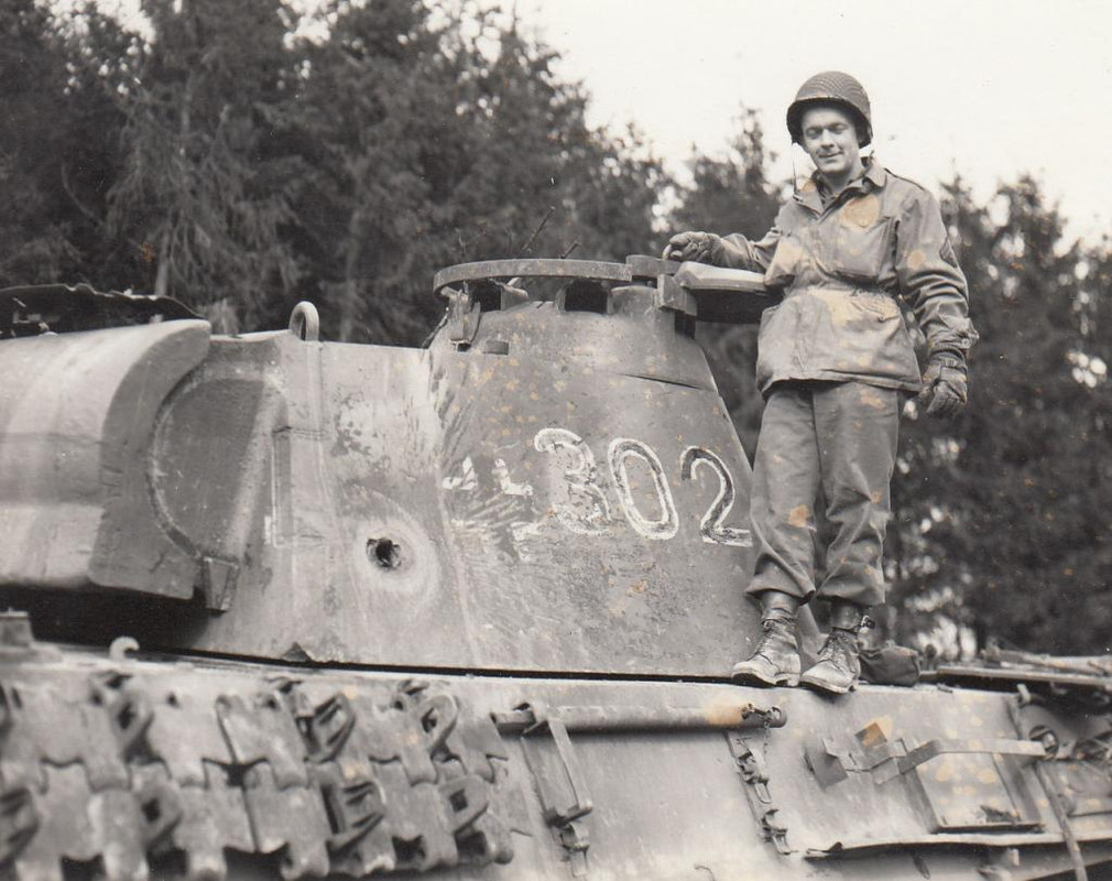 pg1945HosingenLuxembourg17airborne_zps5520c1a0