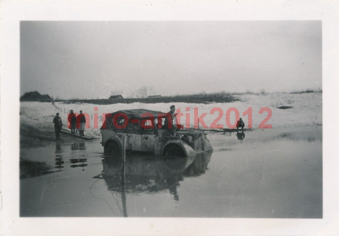 Foto, Wehrmacht, Kübel im Wasser dank Tauwetter 