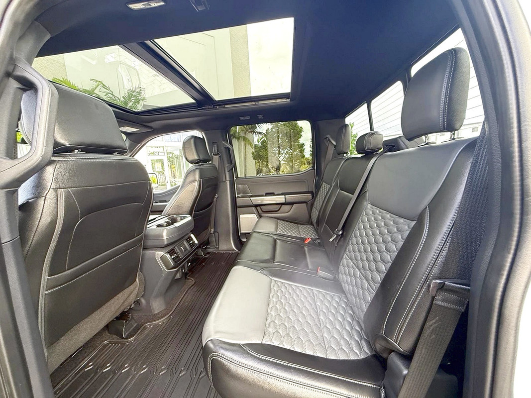 Vehicle thumbnail 16