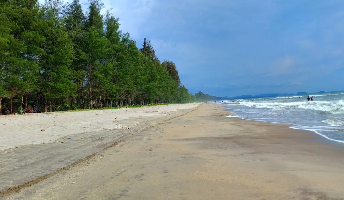 Menelusuri Destinasi Wisata Pantai Muara Upu yang Sangat Menakjubkan
