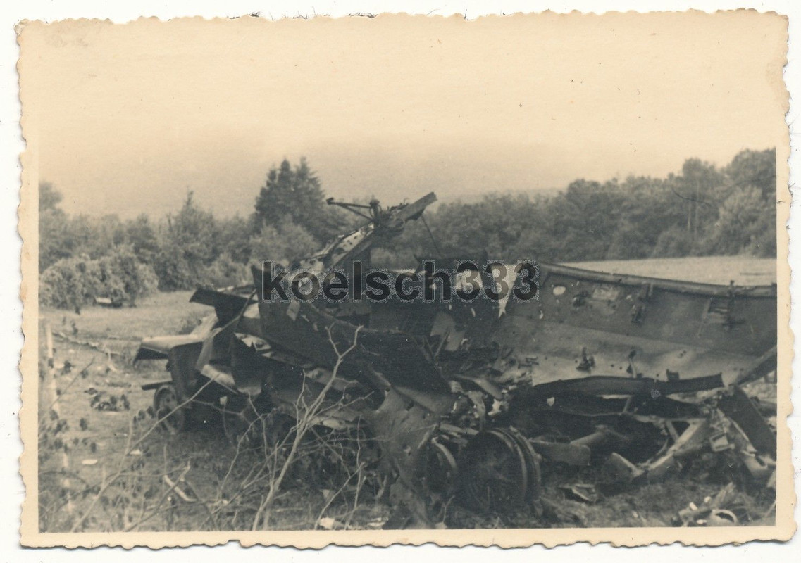 Foto explodierter deutscher Schützenpanzer Panze