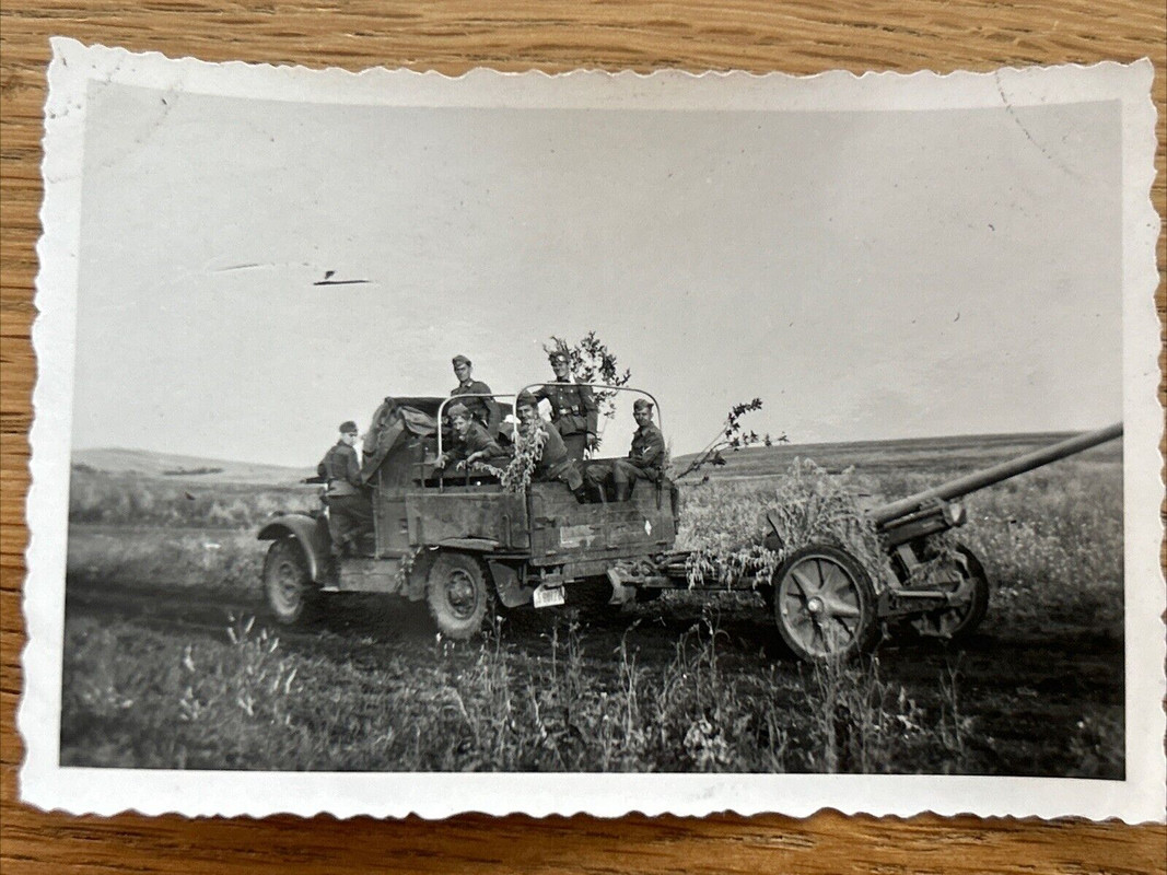 Foto Wk2 Wehrmacht Deutsches Fahrzeug LKW Truck Kfz Front Kampf Soldat Geschütz