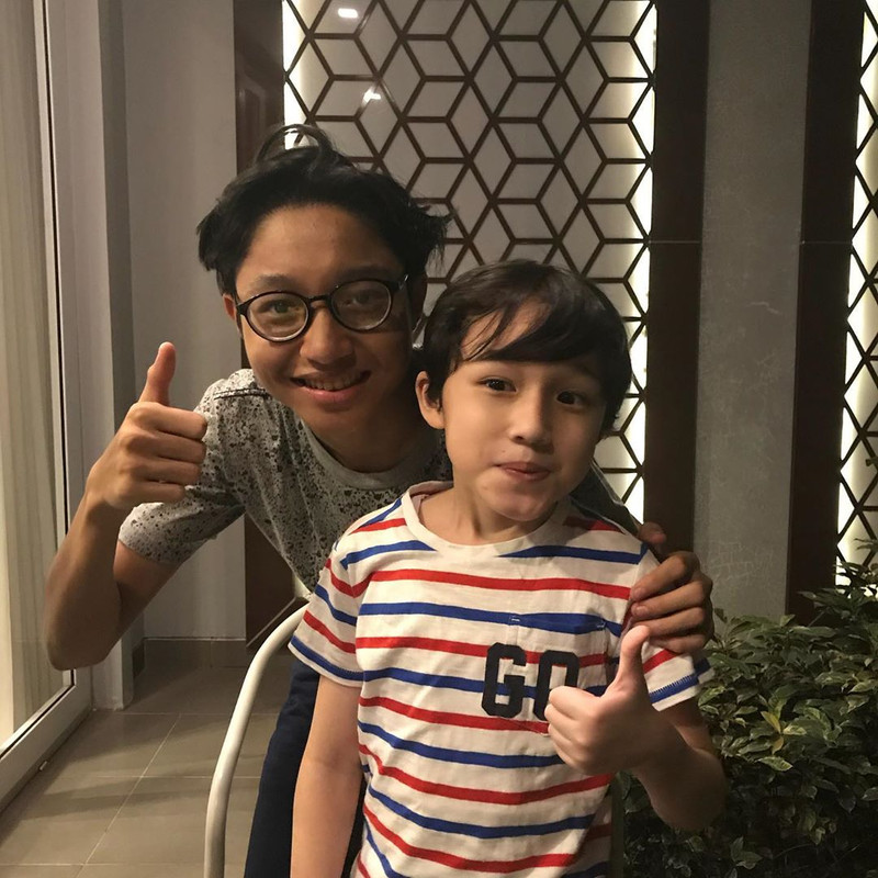 Keisha Alvaro dekat dengan adik tirinya